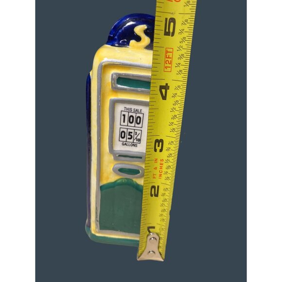 Roadside Gas Pump Salt & Pepper Shaker Set - Picture 9 of 10